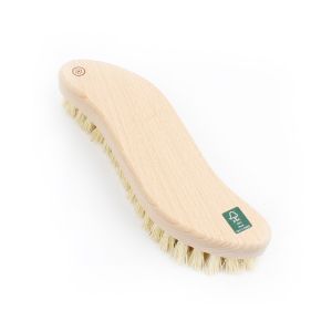 Curved scrubbing brush made from FSC certified beechwood and plant based bristles